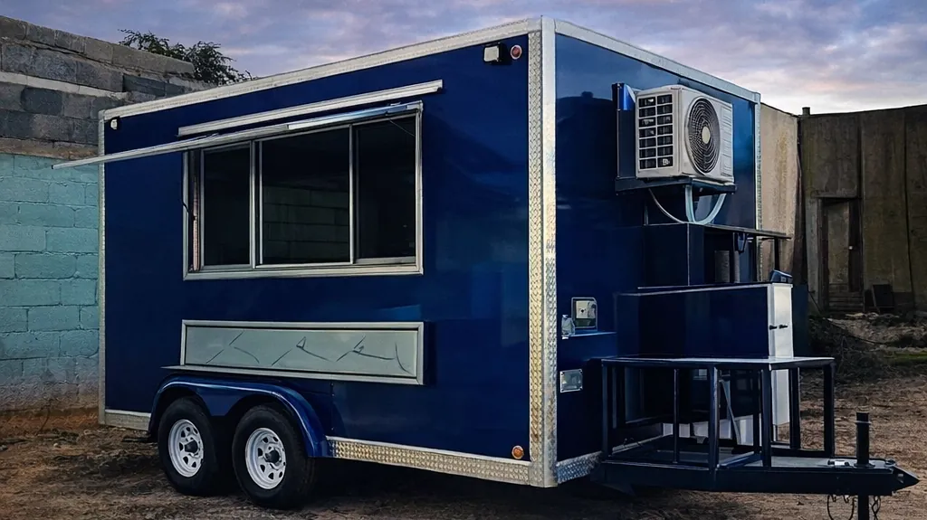 Remolque de comida azul de 8 × 16 pies con ventana de servicio y plataforma trasera